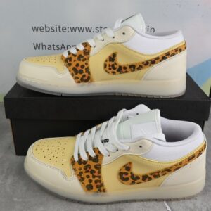 Jordan 1 Low SNKRS Day (W) DN6998-700