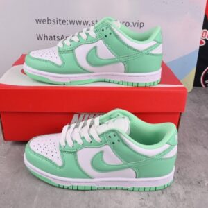NIKE Dunk Low WMNS   Green Glow  (SP batch)DD1503-105